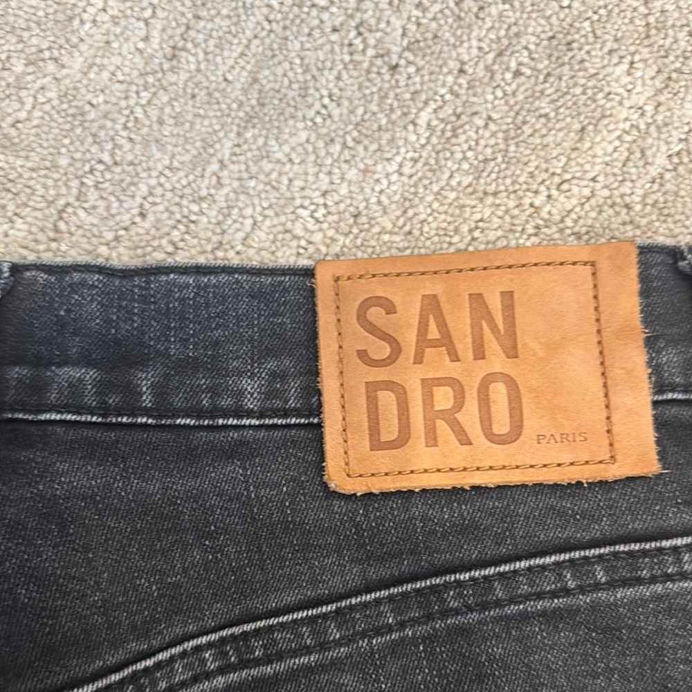 Sandro Black Straight-Leg Jeans with Raw Hem - Picture 3 of 6